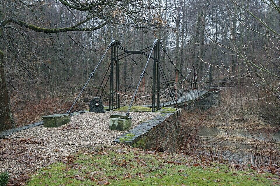 Historische Hängebrücke aus Gusseisen