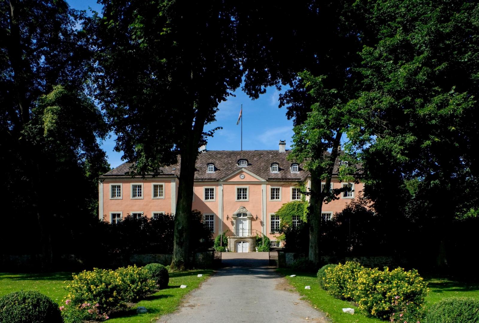 Zugang zum Schloss Rheder