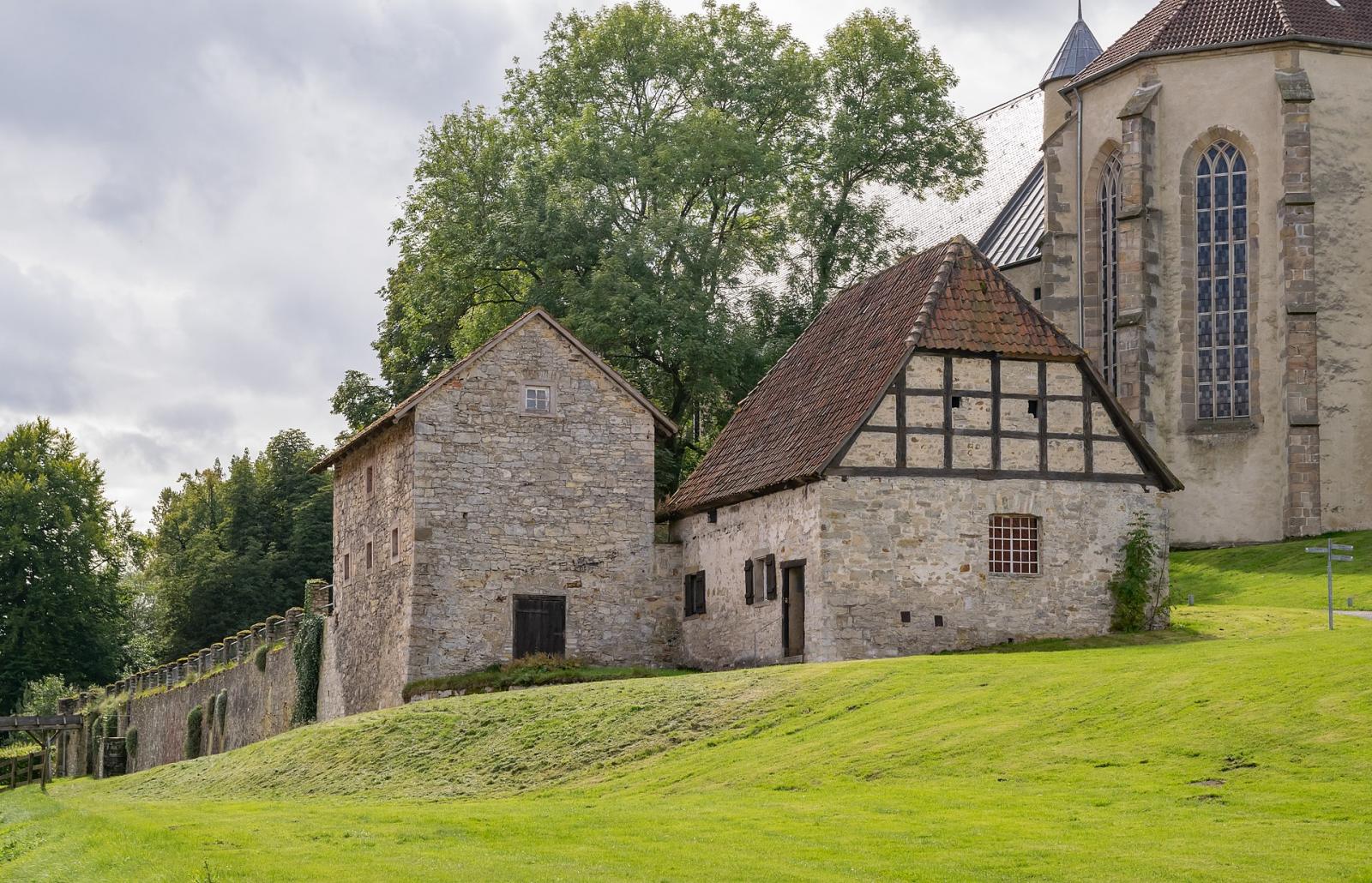 Geflügelhaus und Schmiede