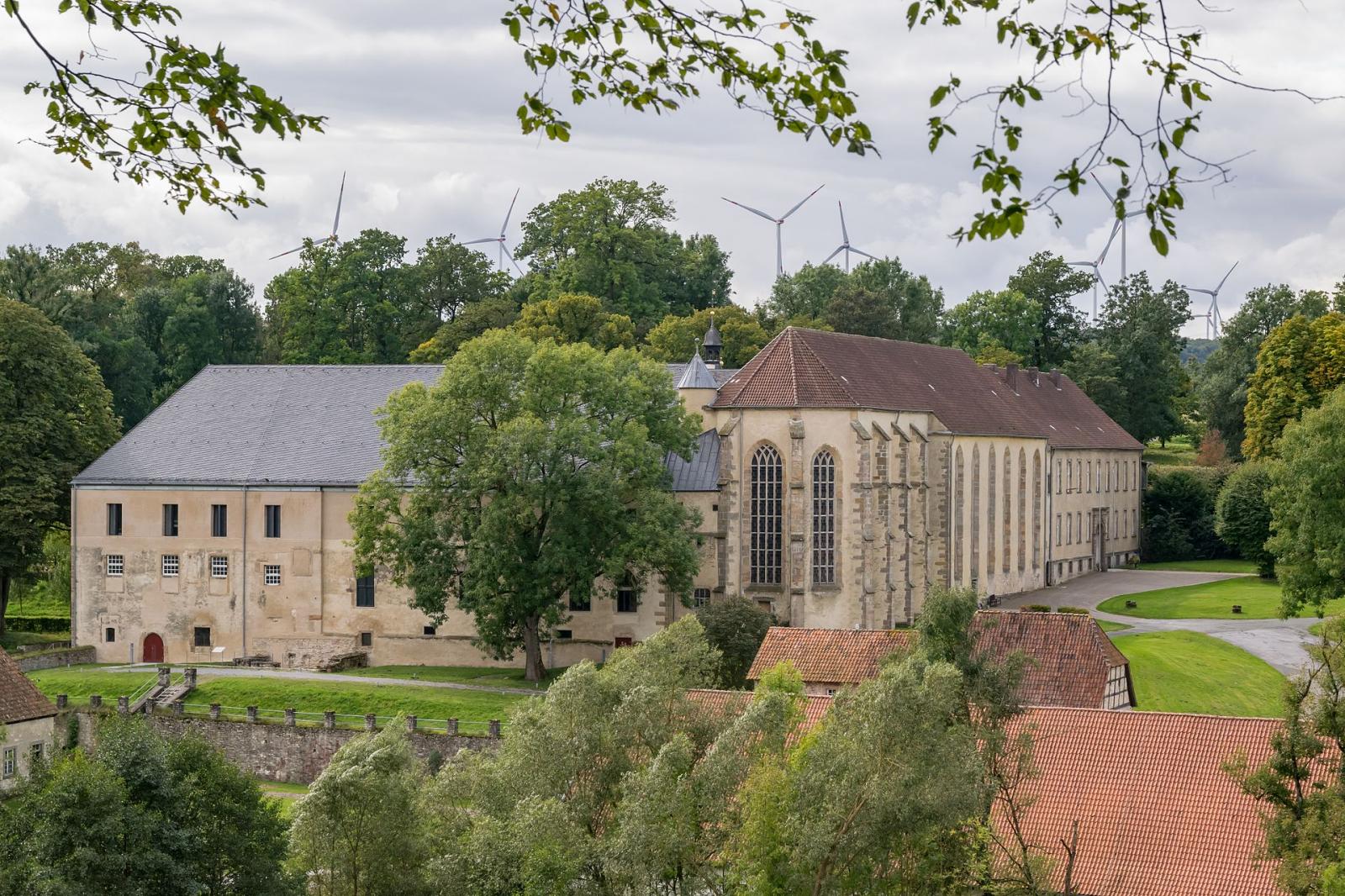 Hauptgebäude mit Kreuzgang/Klausur und Kirche