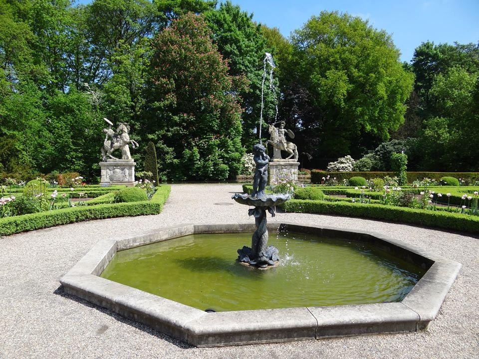 Brunnen im Park