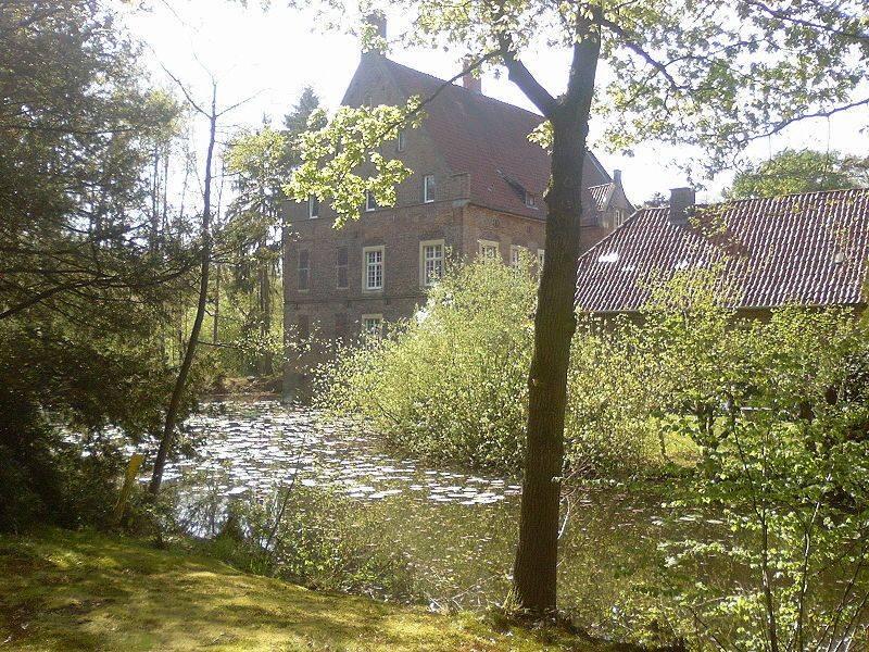 Parkanlage hinter dem Haus