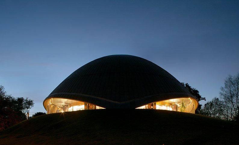 Planetarium in der Dämmerung