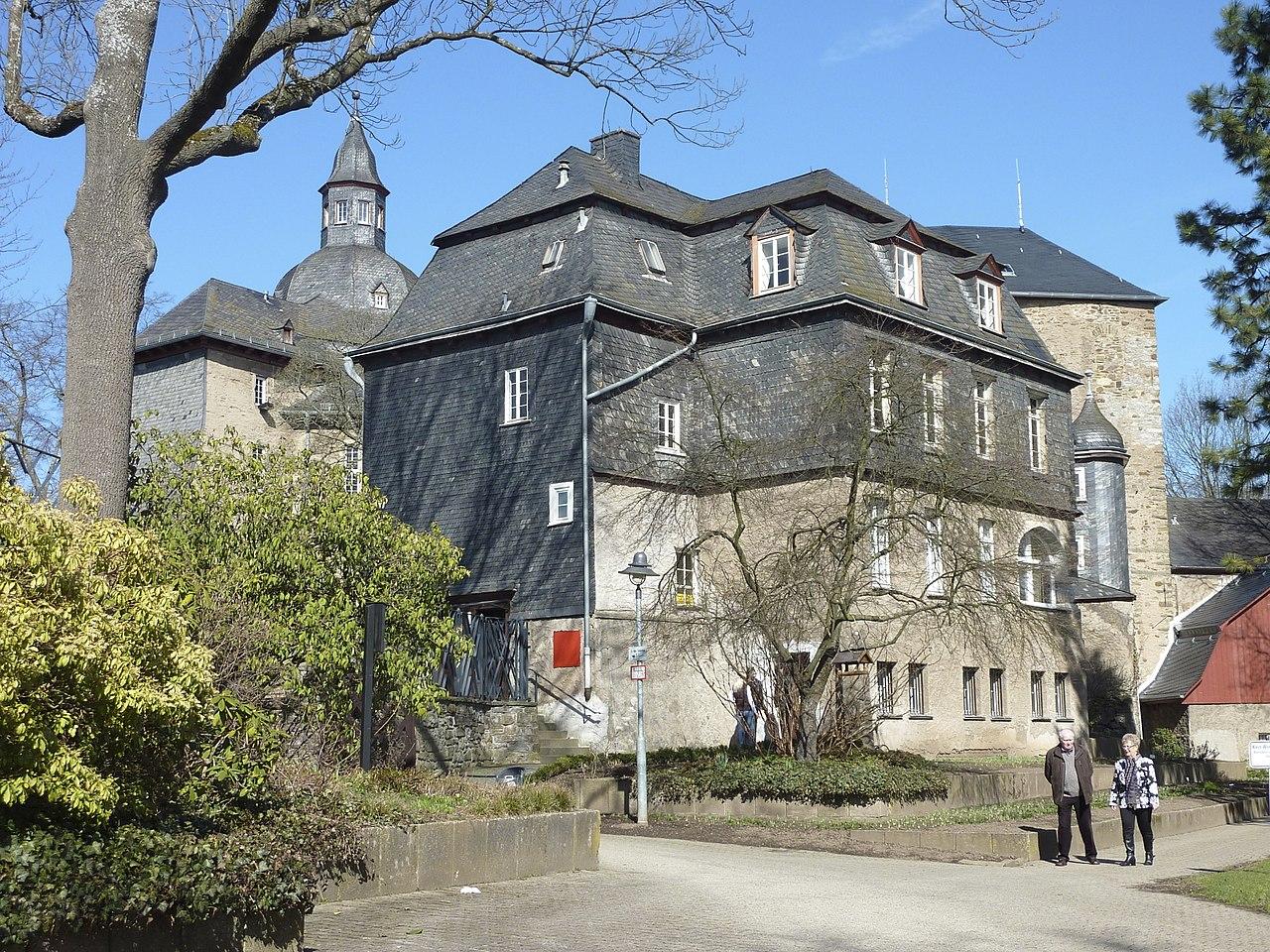 Ansicht der Kernburg aus dem Schlosspark von Südosten
