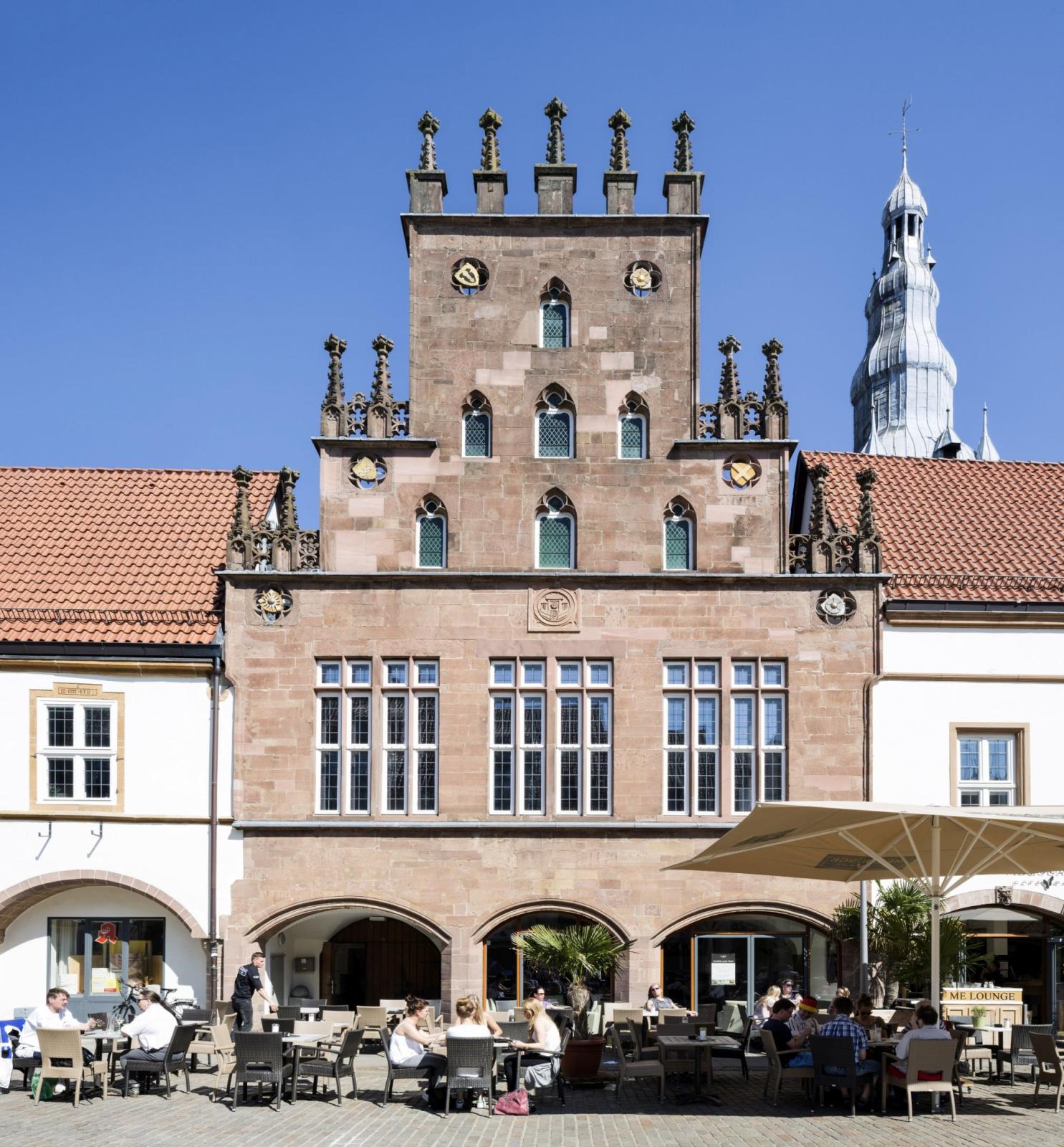 Rathaus Lemgo, Stufengiebel am Marktplatz