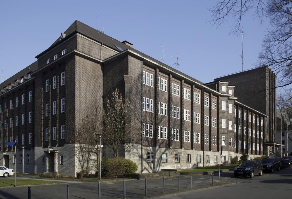 Polizeipräsidium - Straßenansicht