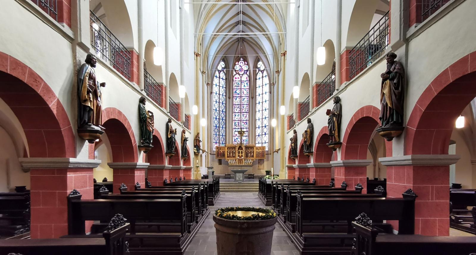 Innenraum Sankt Servatius Siegburg, Blick nach Osten zum Chor