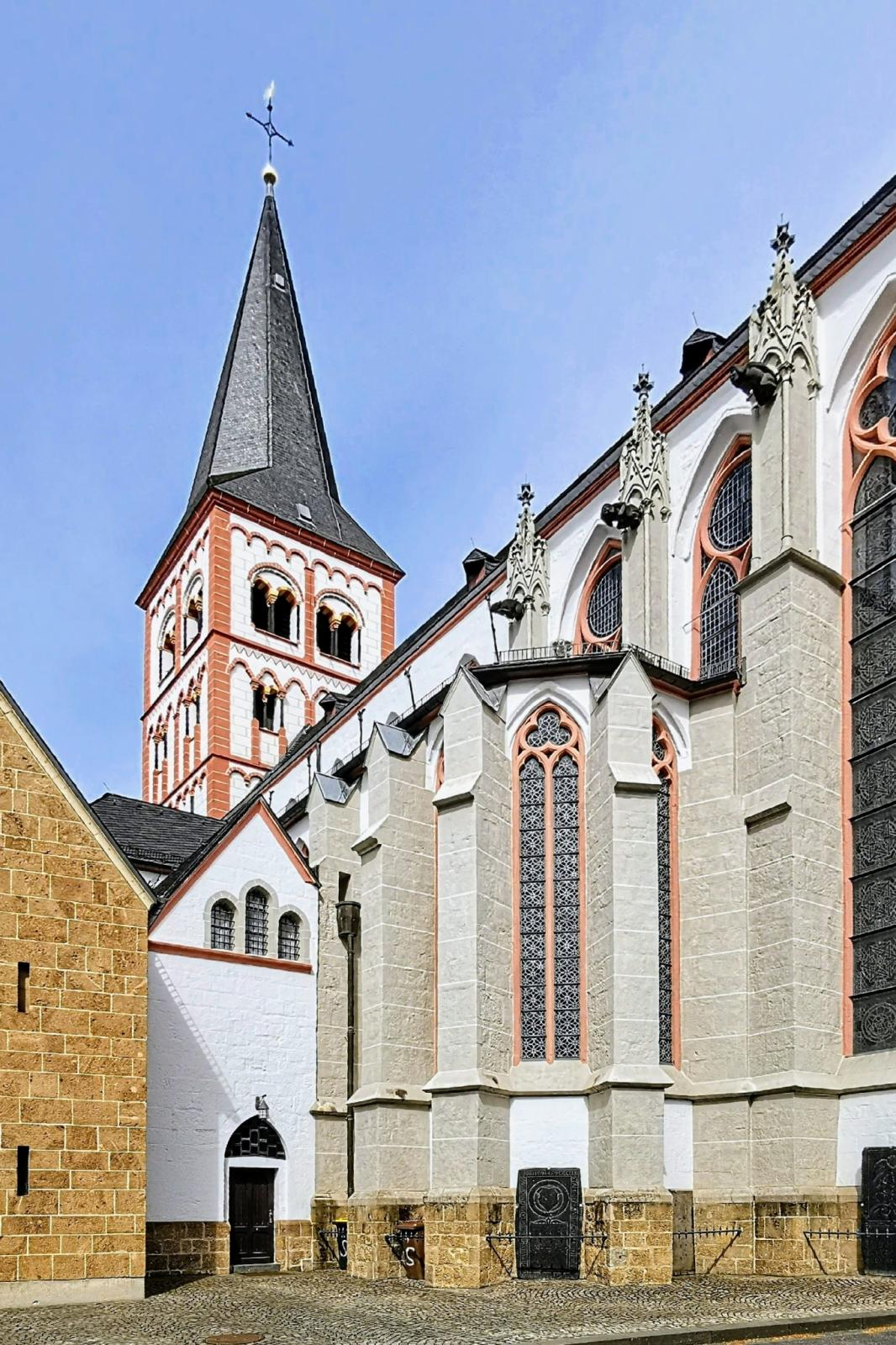 Sankt Servatius Siegburg mit südlichem Seitenschiff