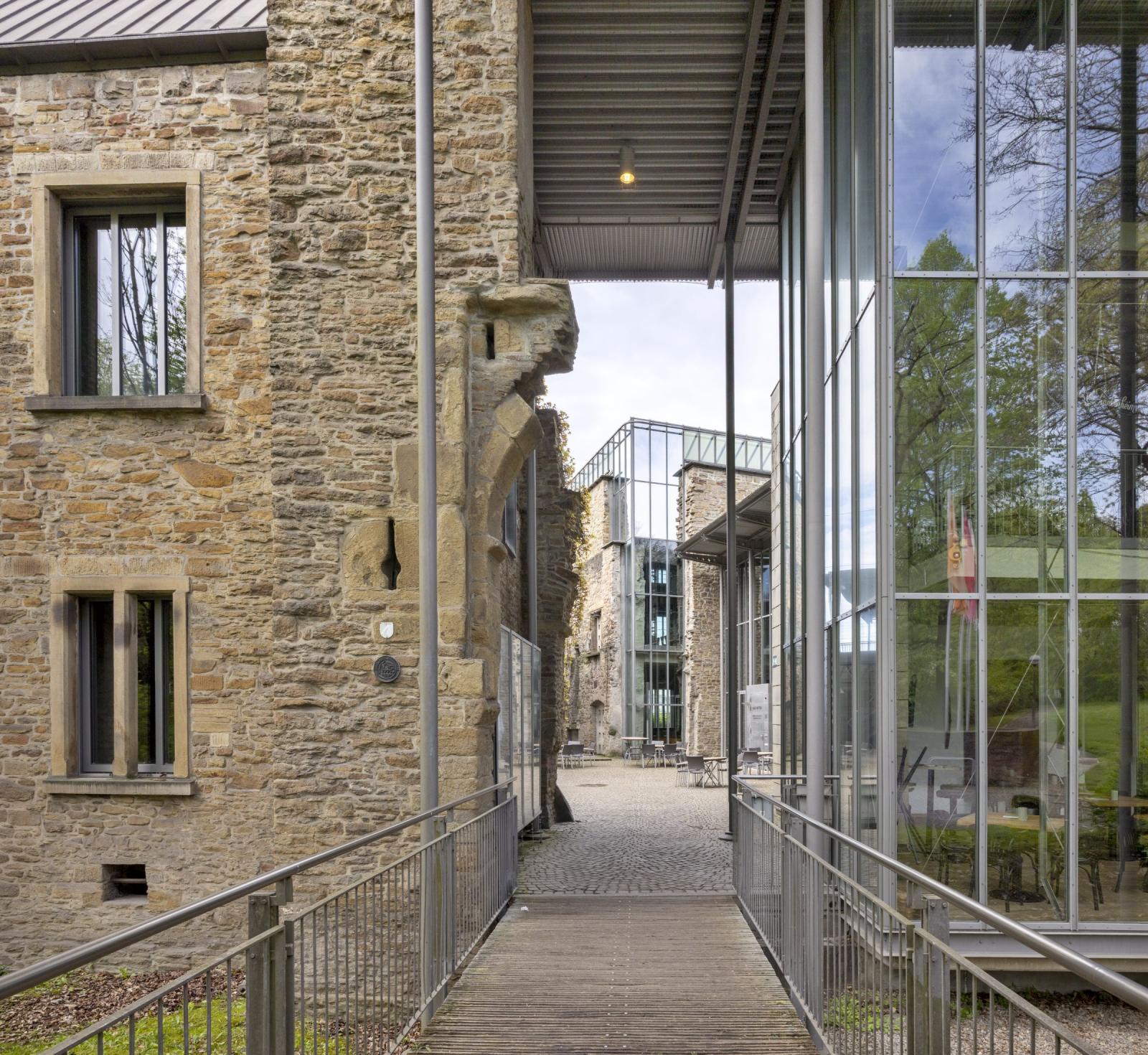Haus Witten, verglaster Haupteingang, Durchgang zum Innenhof