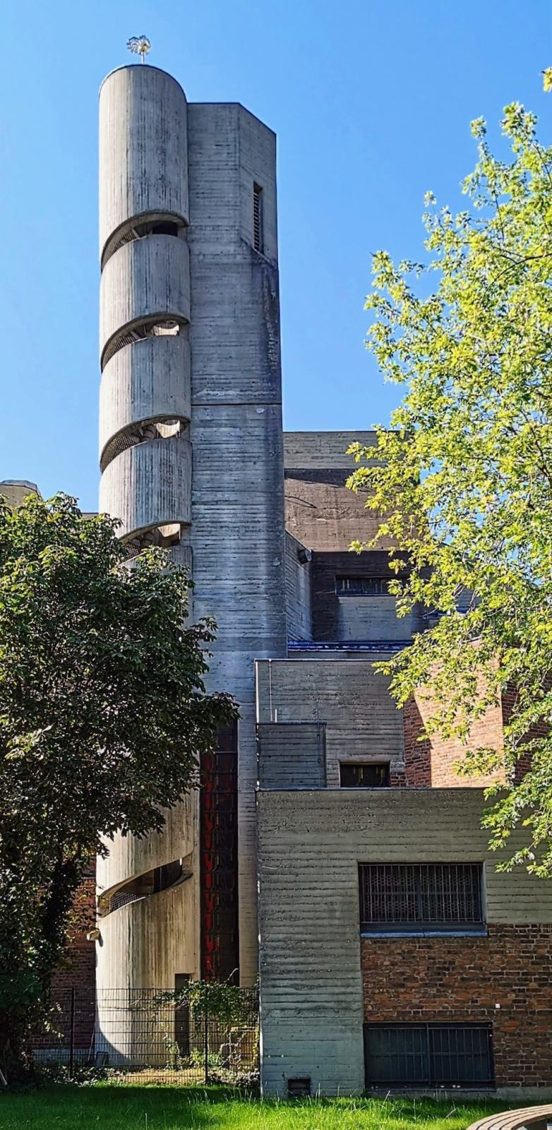 Turm mit offener Spindeltreppe