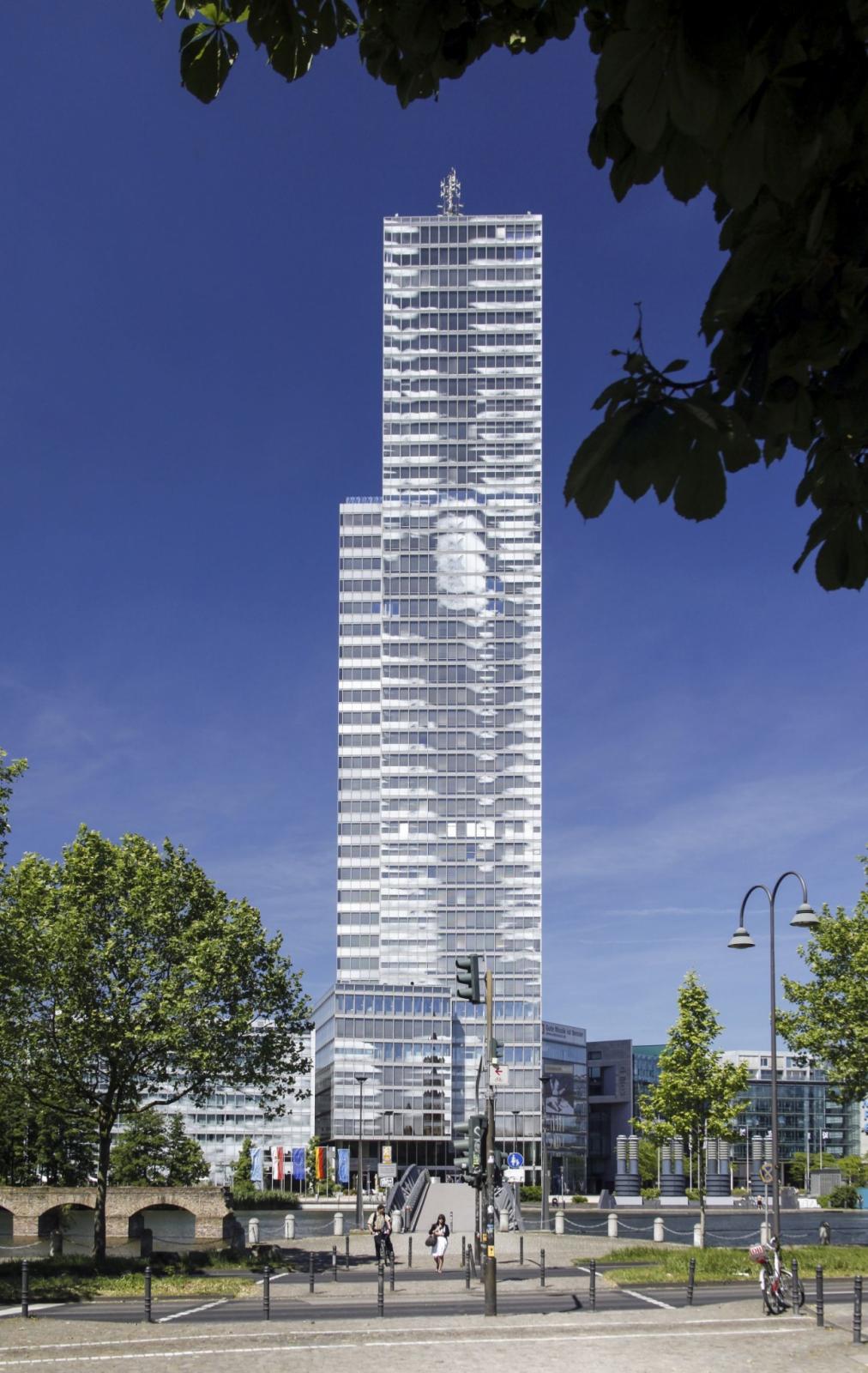 Blick auf den Kölnturm von Jean Nouvel 