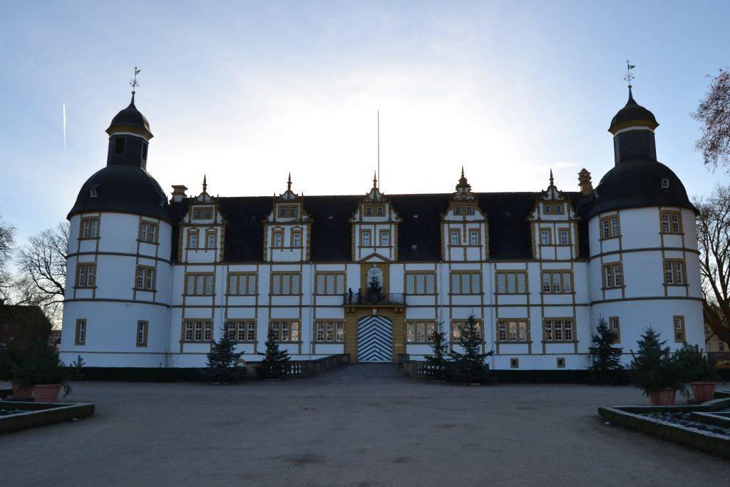 Gartenseite Schloss Neuhaus