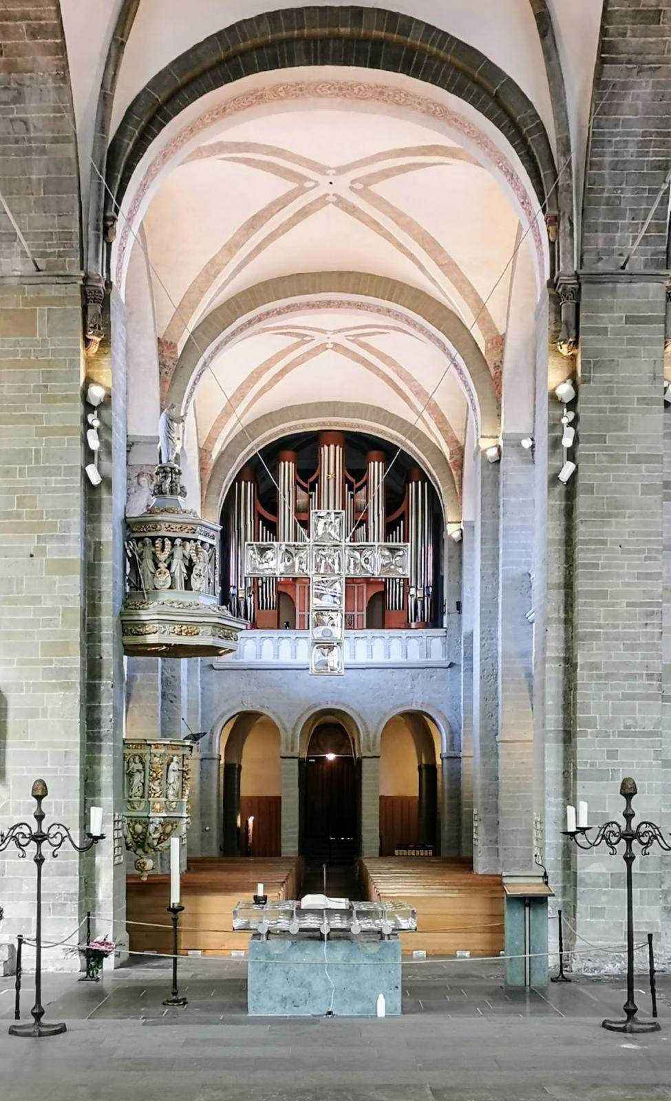 Blick Richtung Westen richtung Orgel und Eingang