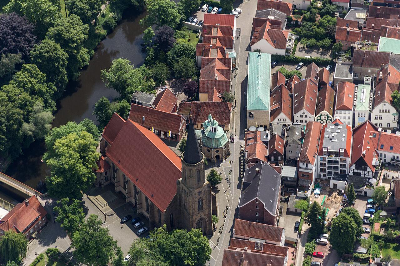 Luftbild mit Museum, Clemenskirche und Marienkapelle
