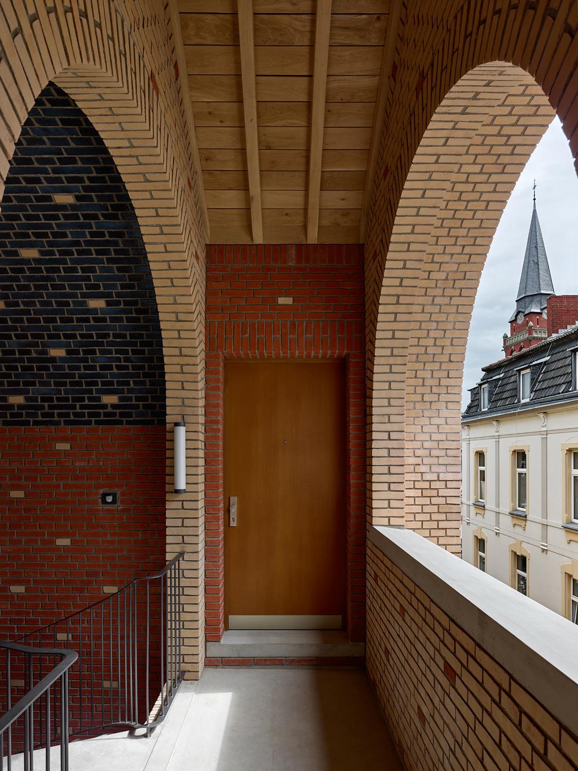 Haus im Burggarten, offenes Treppenhaus, Erschließung Wohneinheiten