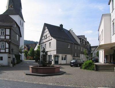 Charakteristisch ist der gewachsene Stadtraum 