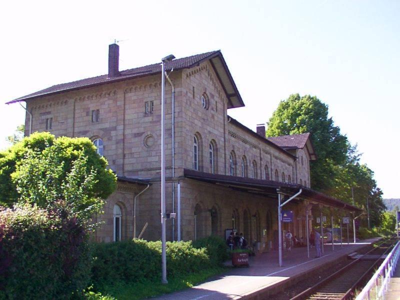 Rückansicht mit Gleisbereich