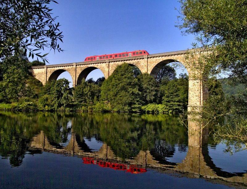 Ruhrviadukt Herdecke mit Zug