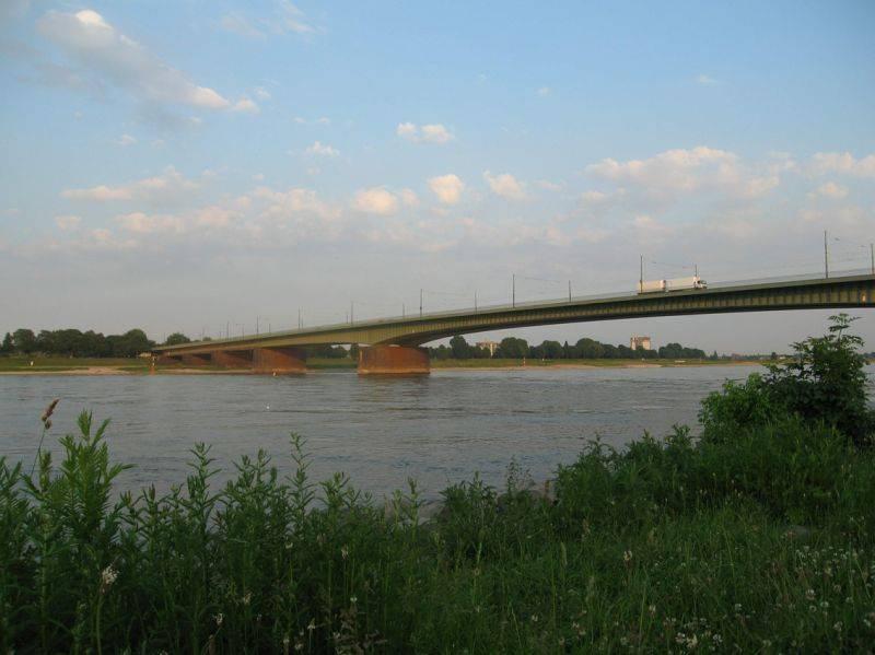 Josef-Kardinal-Frings-Brücke Düsseldorf