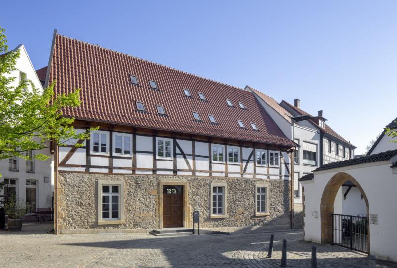 Welle 50 – Anwaltskanzlei im zweitältesten Gebäude Bielefelds