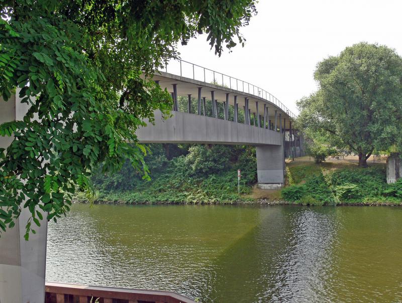 Tausendfüßlerbrücke