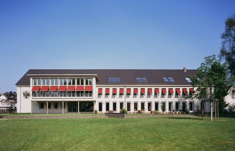 Umnutzung ehemaliges Rathaus Köln Weiden zu Stadtwohnen im Ludwig-Gies Park