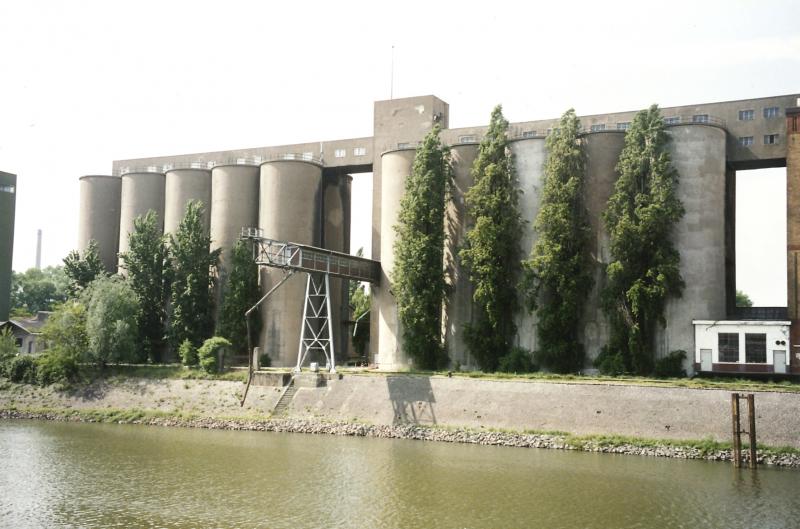 Getreidesilos der Weizenmühle Plange