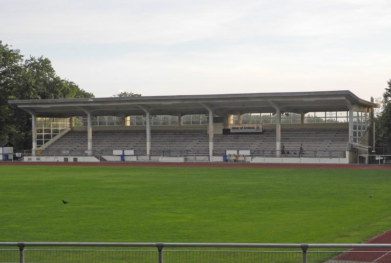 Tribüne im Stadion Reinshagen