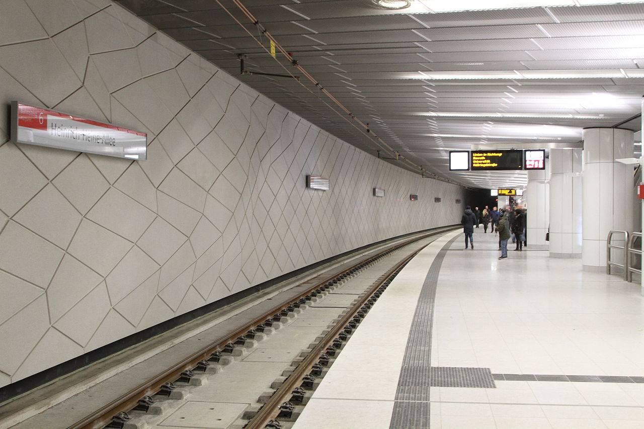 Haltestelle HeinrichHeineAllee (Wehrhahnlinie Düsseldorf